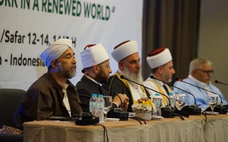 Romantisme Presiden Jokowi dan Habib Luthfi dalam Acara Konferensi Sufi Dunia