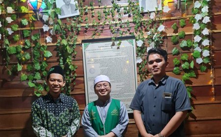 Ajengan Anom Pesantren Tahfidz Al-Bayan: Metode Al-Qur’an Khomsah-Khomsah dan Thariqah Qadiriyah wa Naqsabandiyah