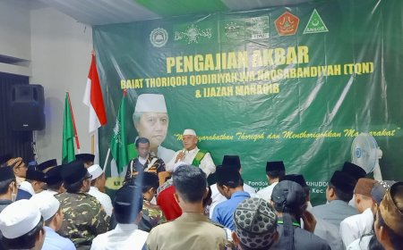 KH Achmad Chalwani Nawawi Hadiri Pengajian Akbar, Baiat Thariqah Qadiriyah wa Naqsabandiyah (TQN) dan Ijazah Manaqib
