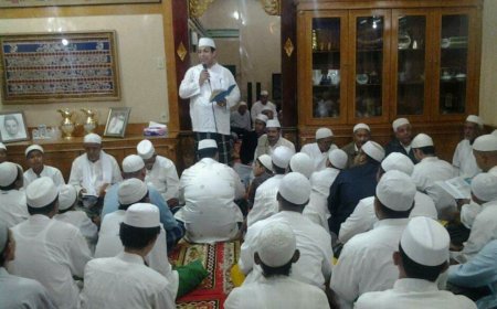 Habib Prof. Dr. Said Agil Husein al-Munawwar, MA Ijazahkan Shalawat Ridla