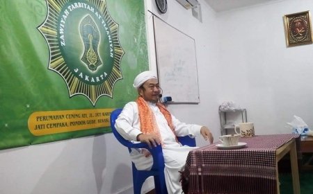 Abah Yunus Muqaddam Thariqah Tijaniyah Jakarta Jelaskan Kedahsyatan Shalawat Al-Fatih