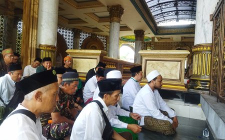 Meriahkan Harlah 1 Abad NU, Pengamal Tarekat Kota Bogor Pimpin Ziarah di Makam Pendiri NU