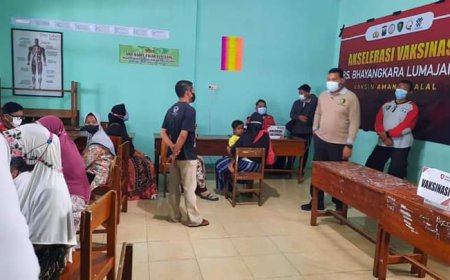 RS Bhayangkara Lumajang Lakukan Vaksinasi di Pondok Pesantren Darul Falah