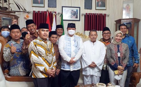 Menko Perekonomian Airlangga Hartarto Kunjungi Maulana Habib Luthfi