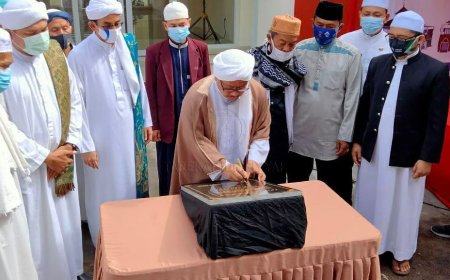 Syekh Fathurahman Mursyid Idrisiyyah Resmikan Masjid Al Fattah Bajahzar