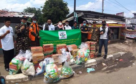 Ghusniyyah Tapos Berikan Bantuan Kepada Warga Terdampak Banjir di Bekasi