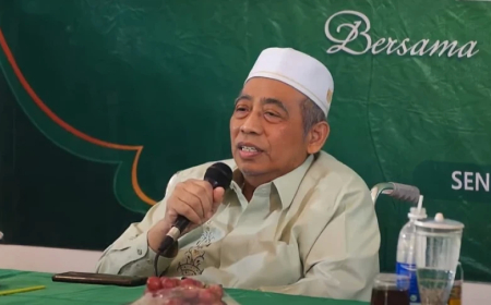 KH Ulil Albab Arwani: Kemuliaan Manusia Itu dengan Ilmu dan Adab