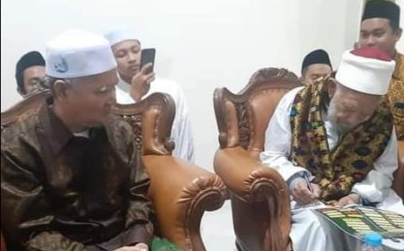 KH. Afifuddin Muhajir Bertemu Ulama Mesir