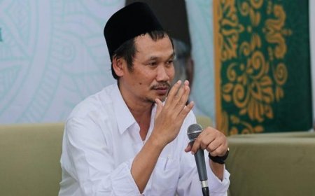 Gus Baha Sampaikan Waliyullah yang Gemar Bermain Sepak Bola