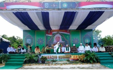 Habib Luthfi Hadiri Manaqib Kubro di Pontren Daarul Arofah