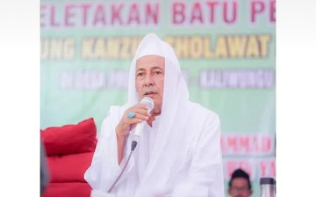 Habib Luthfi Jelaskan Ini Pertama Kali Dilakukan Saat Ziarah Kubur Ke Makam Orang Tua