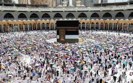 Jamaah Haji diimbau Jangan Selfie Berlebihan di Depan Kabah