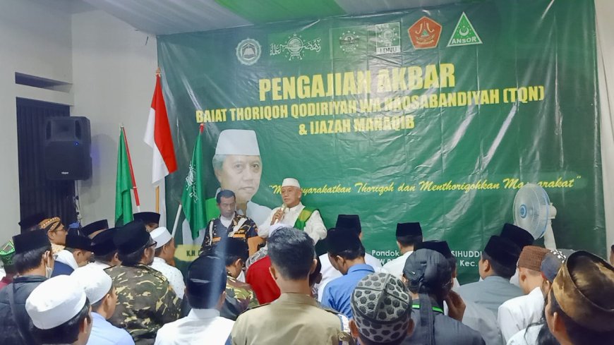 KH Achmad Chalwani Nawawi Hadiri Pengajian Akbar, Baiat Thariqah Qadiriyah wa Naqsabandiyah (TQN) dan Ijazah Manaqib