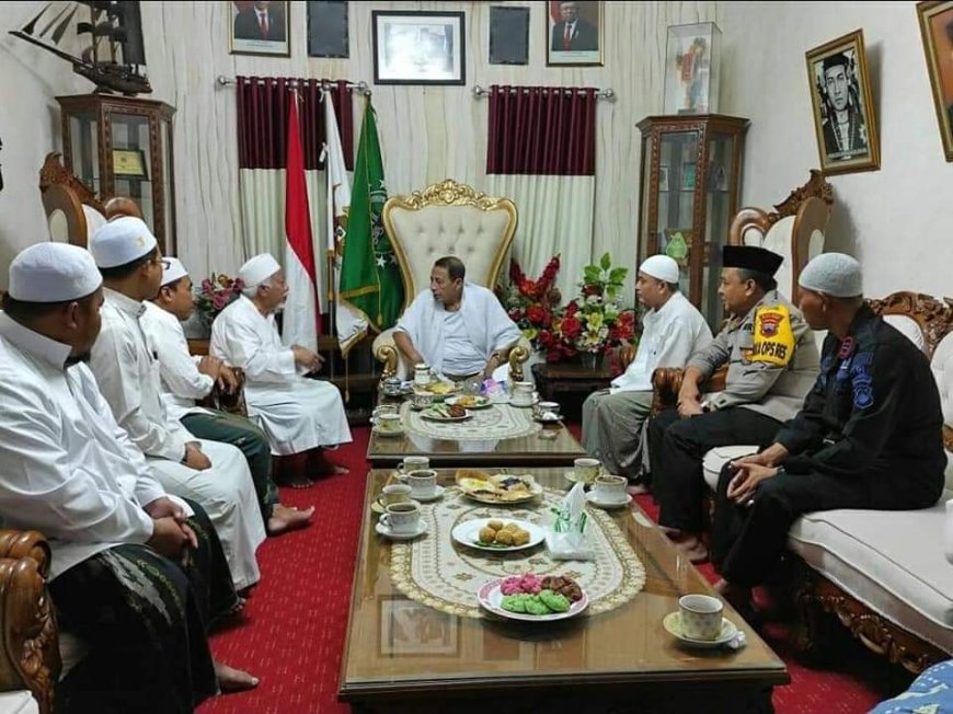 Silaturahmi KH Thoifur Mawardi ke kediaman Maulana Habib Luthfi