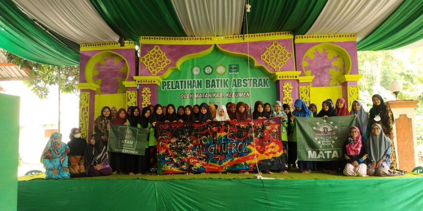 Cetak Generasi Mandiri, Ponpes Al-Ghufron Bersama MATAN IAINU Kebumen Gelar Pelatihan Membatik