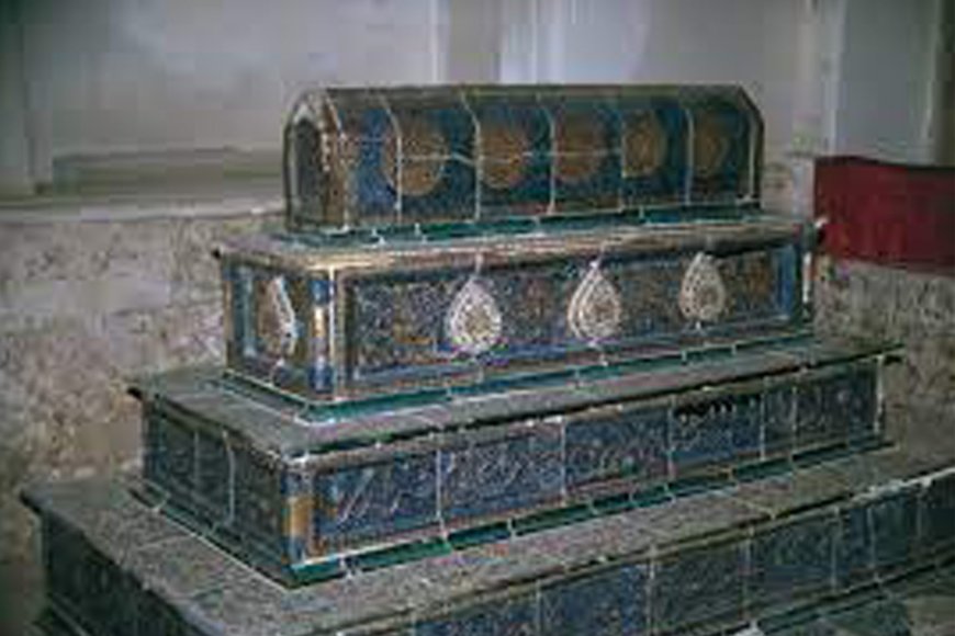 Kiai Ma’ruf Kunjungi Makam Qusam Ibn Abbas Sepupu Rasulullah Saw