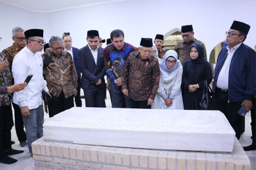 Kiai Ma’ruf Kunjungi Makam Imam Al-Maturidi dan Imam Bukhari di Samarkand