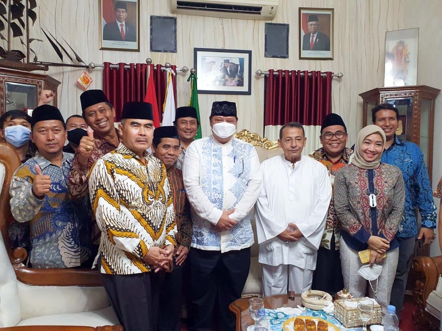 Menko Perekonomian Airlangga Hartarto Kunjungi Maulana Habib Luthfi