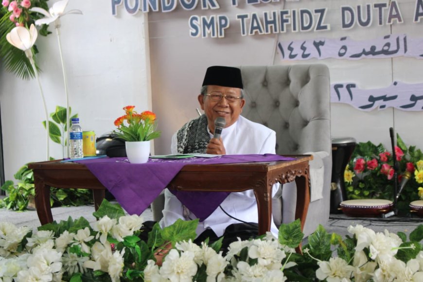 Pesan Kepada Santri, Kiai Dzikron Abdullah: Jangan Membangga-banggakan Diri