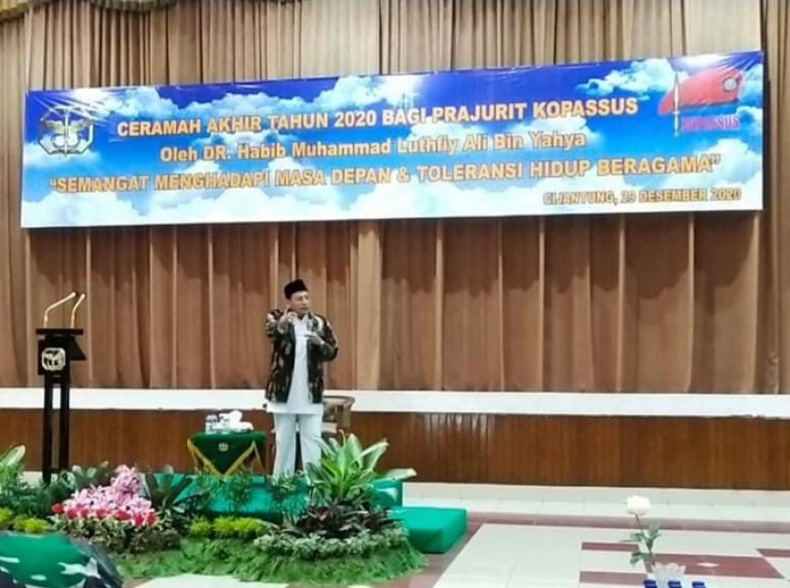 Habib Luthfi Berikan Ceramah di Markas Kopassus