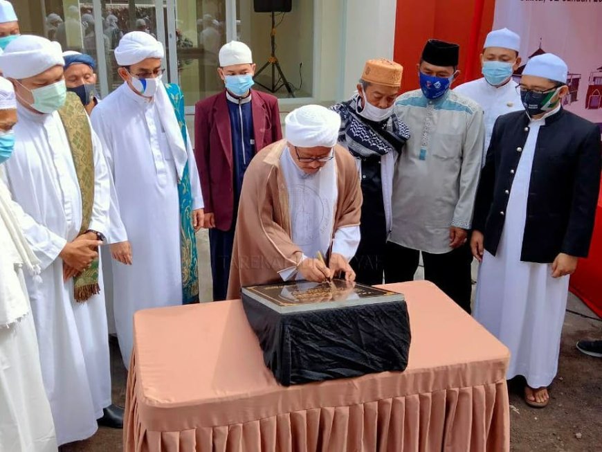 Syekh Fathurahman Mursyid Idrisiyyah Resmikan Masjid Al Fattah Bajahzar