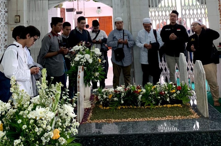 Menyambut Bulan Suci Ramadhan, MATAN UNJ Ziarah ke Makam Ulama di Jakarta