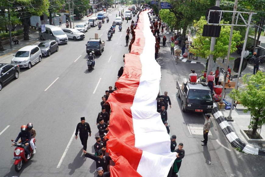 Kirab Merah Putih di Haul Habib Thoha Bin Muhammad Bin Yahya, Perkuat NKRI