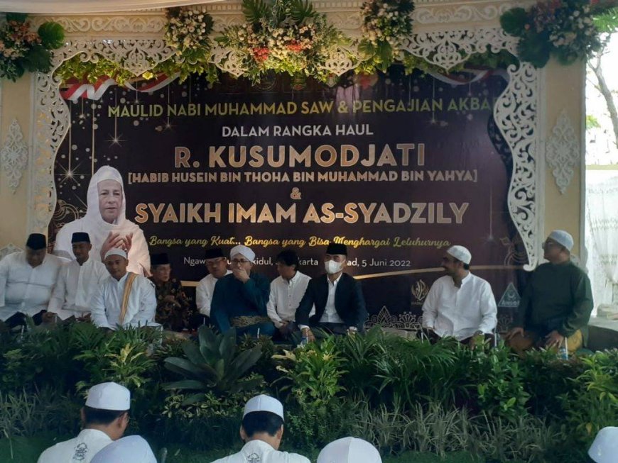 Keluarga Besar Habib Lutfhi Hadiri Haul R. Kusomodjati di Kapanewon Ngawen