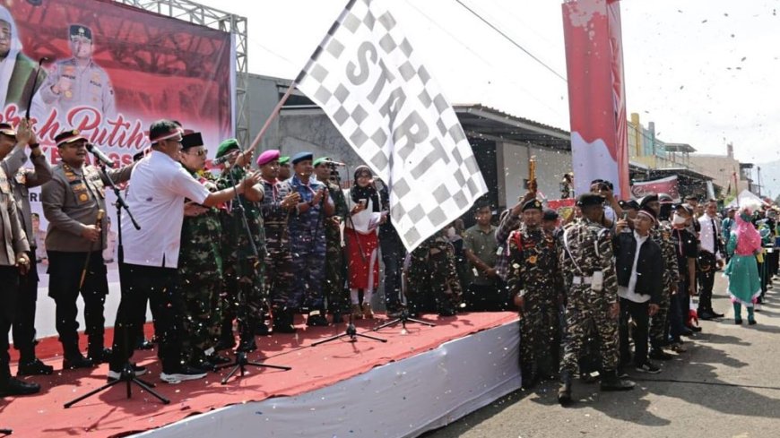 Kirab Merah Putih, Habib Luthfi Tegaskan Indonesia Tidak Bisa Dipecah Belah