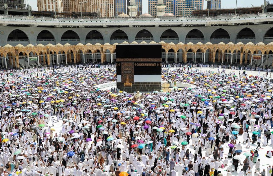 Jamaah Haji diimbau Jangan Selfie Berlebihan di Depan Kabah