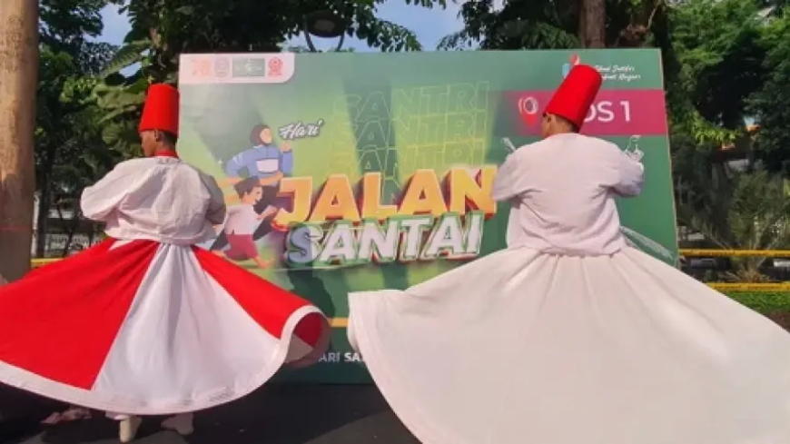 Tarik Perhatian Peserta Jalan Sehat, Tari Sufi Ramaikan Peringatan Hari Santri 2023 di Surabaya