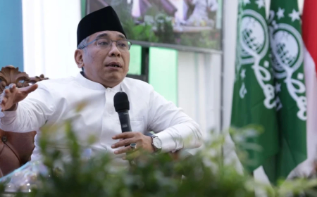 Riyadhah dan Tirakat, Gus Yahya Jelaskan Inti dari Pesantren adalah Keramat Kiainya   