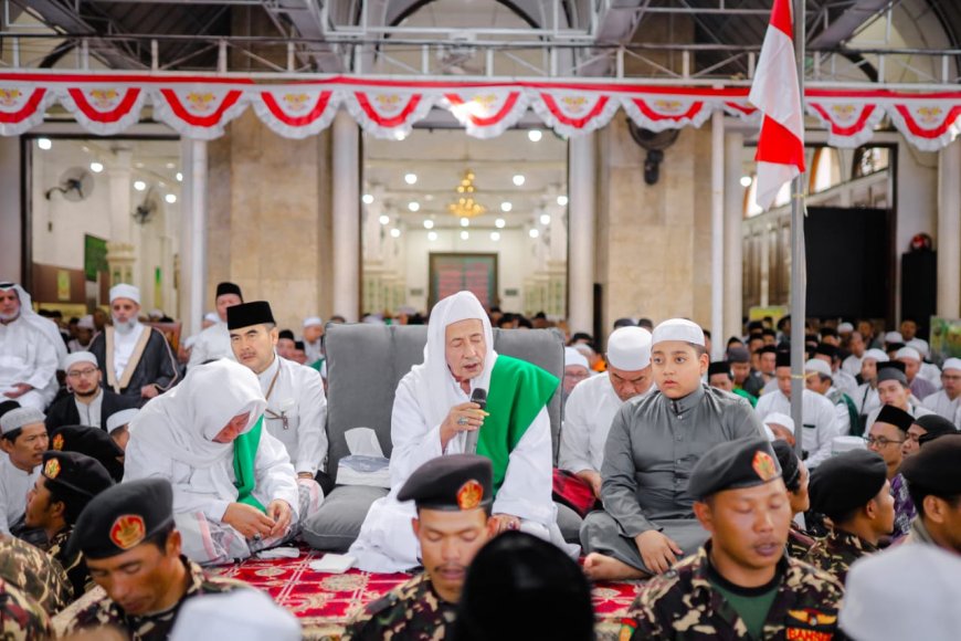 Majelis Kliwonan Habib Luthfi Dipuji Syekh Naji Rashed Al-Arabi dari Bahrain   