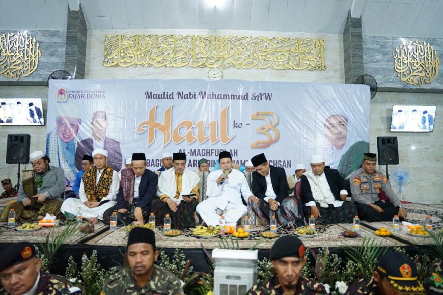 Habib Luthfi Hadiri Peringatan Maulid Nabi & Haul Pendiri Pondok Pesantren Fajar Dunia