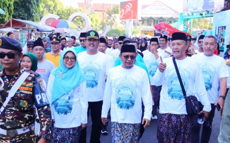 Puluhan Ribu Santri Hadiri Acara “Mlaku Bareng” di Kudus