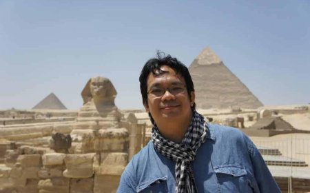 Al-Hiyam: Cinta yang Mengembara Tanpa Akhir