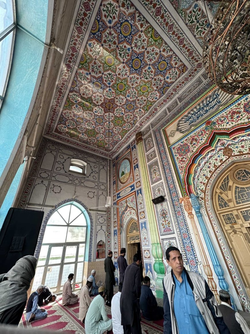 Masjid Satu Abad di Pakistan Ini Menawarkan Perlindungan Spiritual Selama Ramadhan