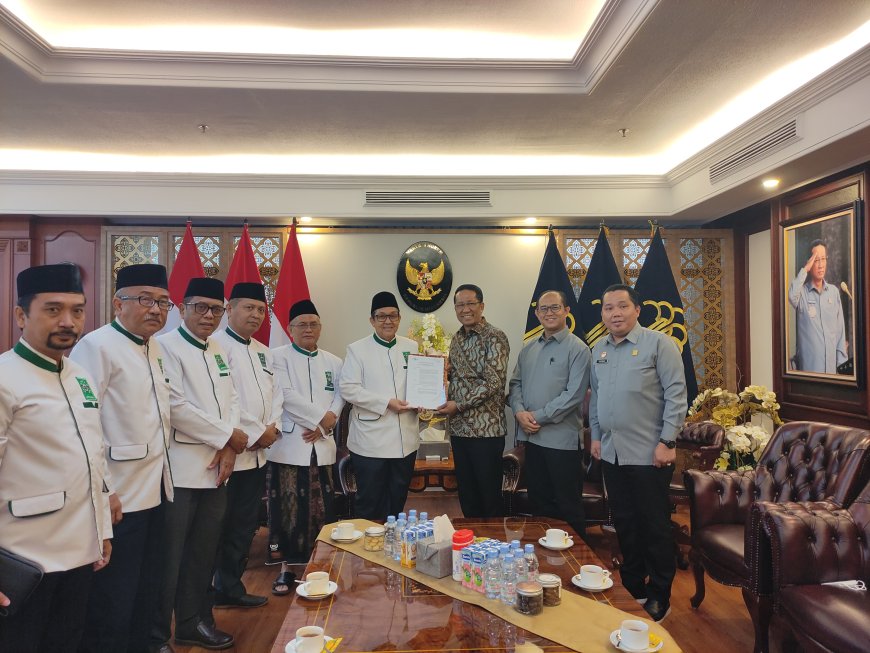 Pengurus JATMAN Mudir Ali, Prof DR KH Ali Masykur Musa dan Sekretaris Umum DR KH Ali Abdillah Diterima Menteri Hukum DR Supratman Andi Atgas