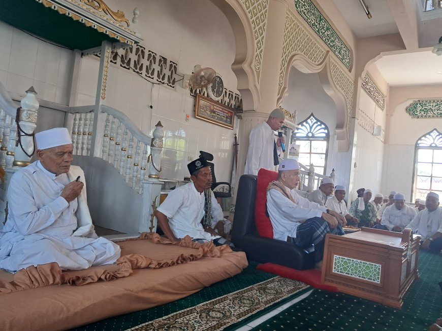 PEMBUKAAN MAJELIS AKHIR BULAN TAUHID TASAWUF DAN TAWAJJUH TAREKAT NAQSYABANDIYAH KHALIDIYAH KABUPATEN ACEH BARAT