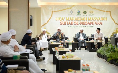 Mursyid Tarekat Idrisiyyah Kembali Hadir di Kota Sufi 3.0, Diiringi Ulama JATMAN Perkuat Tasawuf Se-Nusantara