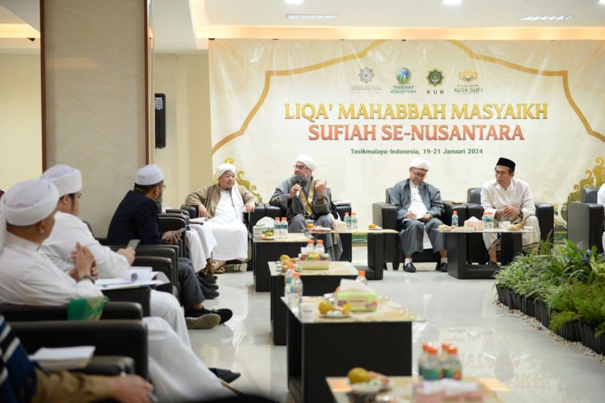 Mursyid Tarekat Idrisiyyah Kembali Hadir di Kota Sufi 3.0, Diiringi Ulama JATMAN Perkuat Tasawuf Se-Nusantara