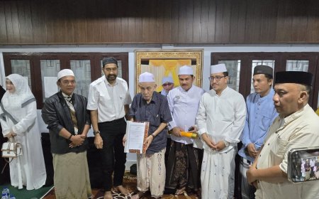 Gubernur Aceh Secara Resmi Mengukuhkan Abuya Syaikh H Amran Waly al-khalidy Sebagai Wali Agama Aceh
