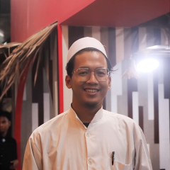 Umar Averroes Khotib, S.H